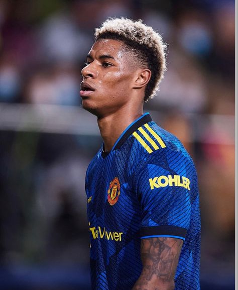 Rashford Hairstyle, Messi Soccer, Manchester United Wallpaper, Football Or Soccer, England National Team, Football Images, Football Icon, Marcus Rashford, Soccer Guys