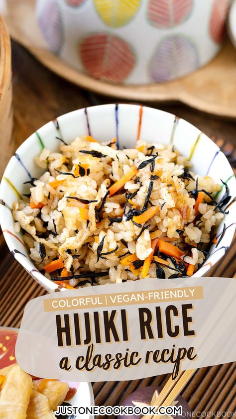 This Hijiki Rice is a delicious Japanese classic! This colorful rice is beautifully cooked in seasoned dashi with earthy hijiki seaweed, julienned carrots, and aburaage fried tofu. The result is a savory and flavorful dish that you’re sure to love. It’s also vegan-friendly, so give this recipe a try today! Japanese Rice Dishes Recipes, Japanese Food With Rice, Hijiki Recipe, Rice Recipes Japanese, Japanese Rice Cooker Recipes, Japanese Rice Seasoning, Japanese Mixed Rice, Hijiki Rice Recipe, Hayashi Rice Japanese Style