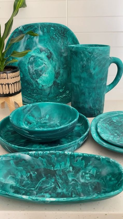 craftstudiohomewares on Instagram: Introducing EMERALD 💚 ⁣ .⁣ .⁣ .⁣ .⁣ .⁣ #art_resin #artloversaustralia #artresin #australianresinartists #beachart #epoxyideas… Resin Homewares, Resin Incense Burner, Resin Soap Dish, Green Resin Coasters, Resin Ocean Effect, Art Resin, Beach Art, Resin Art, Serving Bowls