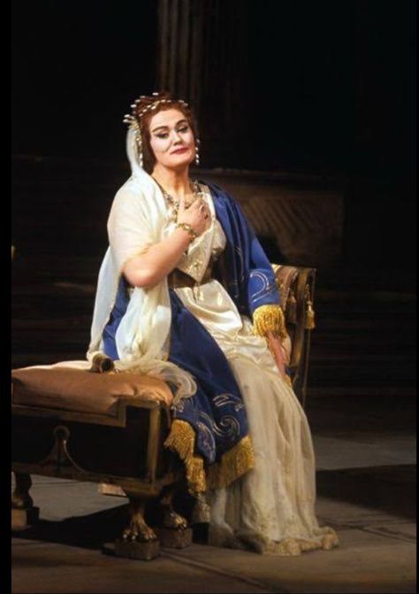 Joan Sutherland in the title role of Rossini's Semiramide at La Scala, Milan. Joan Sutherland, Singer Costumes, Opera Singers, Composers, Types Of Music, Female Singers, Classical Music, Character Inspiration, Opera