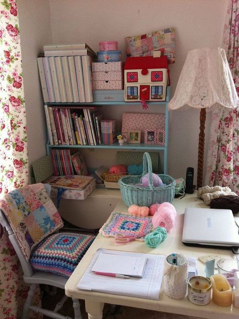 Drawing Corner Room, Fabric Room Decor, Craft Space In Bedroom, Sewing Room Aesthetic, Crochet Office Decor, Craft Room Aesthetic, Room Decor Crochet, Vintage Office Space, Room Office Ideas