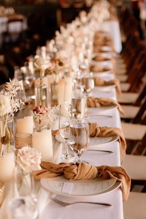 Neutral Wedding Colors Table Settings, Boho Wedding Napkins, White Brown Wedding Theme, White And Light Brown Wedding Theme, White And Terracotta Wedding Table, Champagne And Neutral Wedding, Minimalist Champagne Wedding, Neutral Table Cloth, Wedding Table Neutral