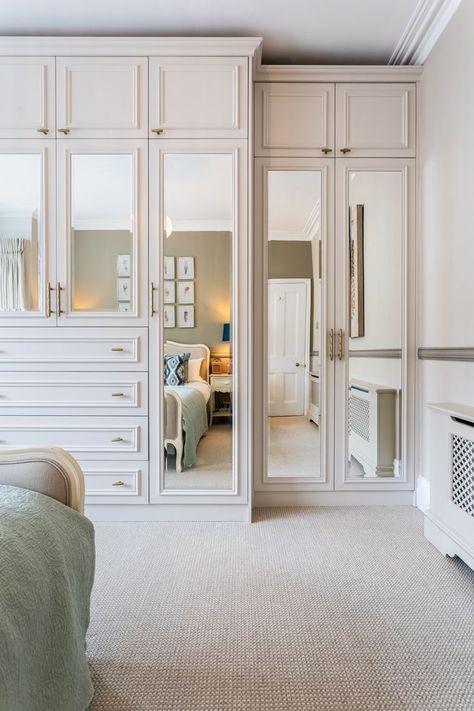 Mirror Wardrobe Doors Handles, Walk In Closet Ideas Closed Doors, Built In Wardrobe With Mirror Doors, Mirror Built In Wardrobe, Wardrobe Doors With Mirrors, Double Door Wardrobe Design Bedroom, Walk In Closet Mirror Door, Built In Wardrobe Mirror, Wardrobe Design With Mirror Door