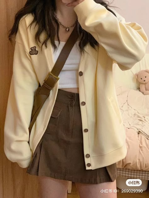 Yellow Outfit Ideas Aesthetic, Yellow And Brown Aesthetic Outfit, Cute Yellow Outfits Korean, Yellow Skirt Aesthetic, Korean Yellow Outfit, Yellow Cute Outfits, Pastel Yellow Outfits, Cute Outfits Yellow, Yellow Brown Outfit