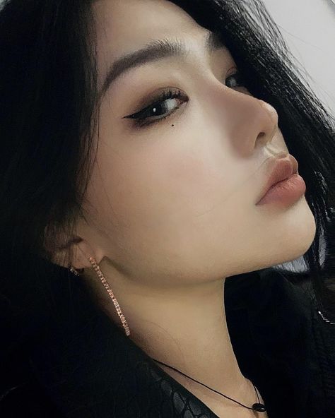 Make Up Styles, Make Up Asian, Soft Smokey Eye, Smokey Makeup, Asian Makeup Looks, Makeup Smokey, Soft Makeup Looks, Oh My Goddess, Korean Eye Makeup