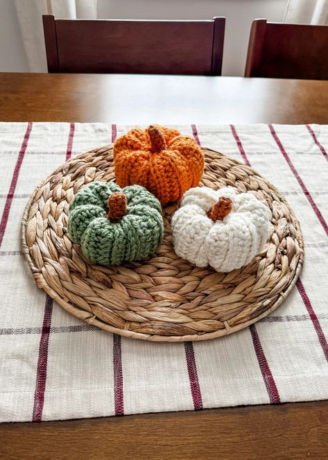 Crochet Pumpkin Tutorial - Welcome Onion Crochet, Yarn Pumpkins Diy, Fall Crochet Decor, Peaches And Cream Yarn, Pumpkin Crochet Pattern, Autumn Projects, Pumpkin Tutorial, Pumpkin Crochet, Crochet Pumpkins