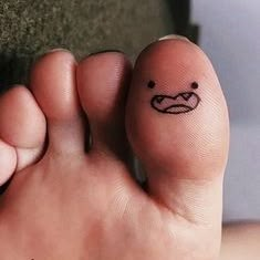 Tattoo Fingers, Small Tattoos Designs, Funny Small Tattoos, Smiley Face Tattoo, Womens Tattoos, Cute Foot Tattoos, Toe Tattoos, Stick Poke Tattoo, Smile Tattoo