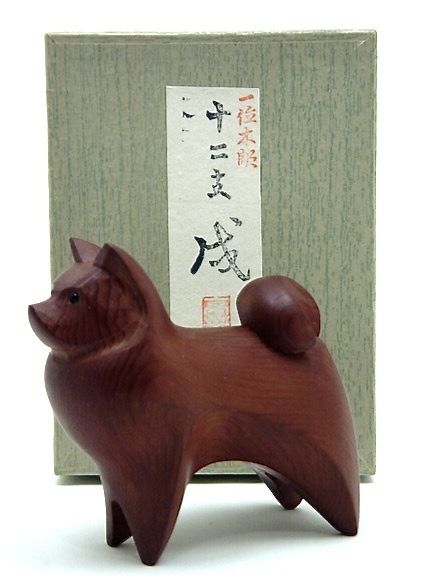 Wood Carving Animals, Japanese Wood Carving, Dog Carving, Carving Animals, Wooden Shape Puzzle, Carved Wooden Animals, Wood Jewelery, Scroll Saw Patterns Free, Wooden Dog