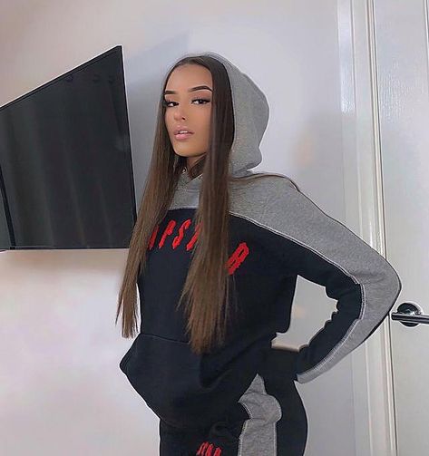 Trapstar Tracksuit Women, Trapstar Girl, Uk Drip Outfits Girl, Street Styl, Uk Drip, French Outfit, Fits Clothes, Chill Outfits, Tracksuit Women