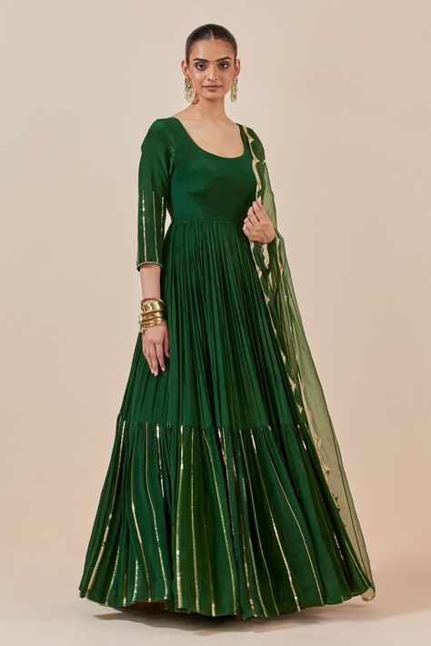 Shop for these amazing collections of Green Crepe Hand Tiered Anarkali With Scalloped Border Dupatta For Women by Ikshita Choudhary online at Aza Fashions. Ethnic Outfits Women, Indian Gown Design, Green Anarkali Dress, Haldi Outfit For Bride, Green Anarkali, Reception Outfits, Haldi Outfit, Happy Dresses, Simple Frocks