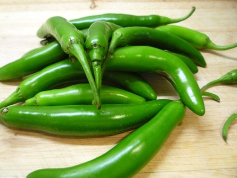 Chiles serranos Chili Verde, Chile Recipes, Verde Recipe, Chile Serrano, Squash Soup, Butternut Squash Soup, Autumn Harvest, Mexican Culture, Fall Harvest