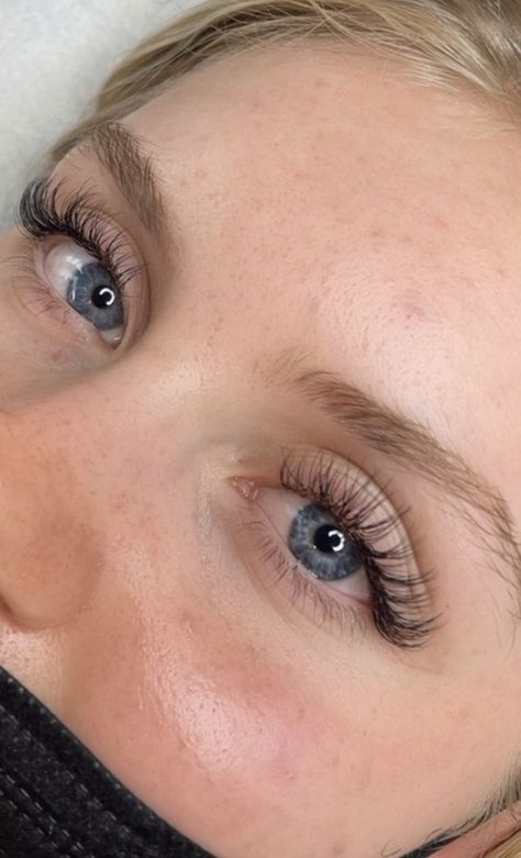 Eyelash Extensions Redhead, Classic Fake Lashes, Most Natural Eyelash Extensions, Classical Eyelash Extensions, Natural Classic Set Eyelash Extensions, Natural Looking Lash Extensions Classic, Classical Lash Extensions, Eyelash Extensions Blonde Hair, Perfect Lash Extensions