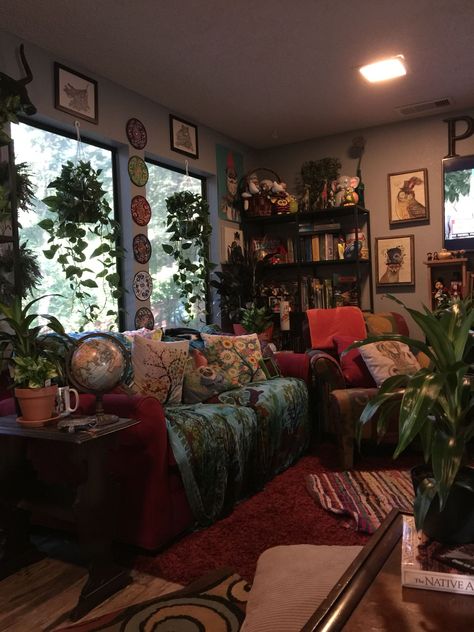 Boho Grunge Apartment, Goblin Core Apartment, Cottage Core Maximalist Bedroom, Earth Tone Maximalist Bedroom, Cluttered Living Room Aesthetic, Whimsigoth Living Room Aesthetic, Eclectic Cottage Core Decor, Cozy Maximalism Apartment, Whimsigothic Living Room