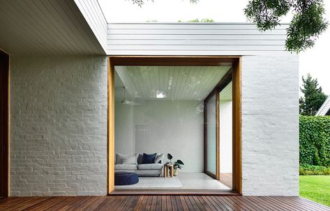 Light Rendered House, White Brick House Modern, Brick Contemporary House, Modern White Brick House, Rob Kennon, Melbourne Interior, Architecture Extension, White Brick House, Brighton Houses