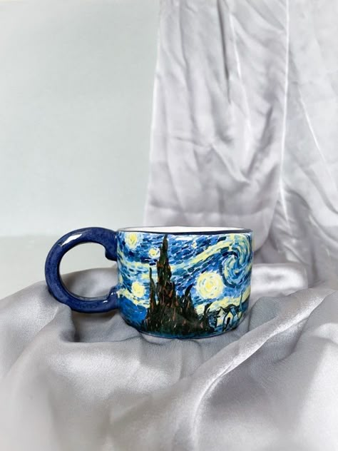 Starry Night Mug, Starry Night Ceramics, Mug Ceramic Ideas Paint, Van Gogh Mug, Ceramic Cup Painting Ideas, Ceramics Cup, Painted Coffee Mugs, Diy Pottery Painting, Painted Vans