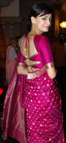 Diya Mirza Saree!, different blouse cut - http://www.shaadiekhas.com/ Funky Blouse Designs, Diya Mirza In Saree, Magenta Blouse Designs, Celebrity Blouse Designs, Banarasi Blouse Design, Magenta Saree, Funky Blouse, Diya Mirza, Magenta Blouse