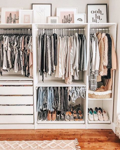 Honey Dew Gifts on Instagram: “What a cute closet😍 Posted @withregram • @megthedestroyer Chill out - watcha yellin for? 🎶 #closetgoals #closetorganization…” Ideas Armario, Small Dressing Rooms, Gorgeous Closet, Closet Clutter, Closet Planning, Dream Closet Design, Wardrobe Organisation, Closet Renovation, Closet Layout