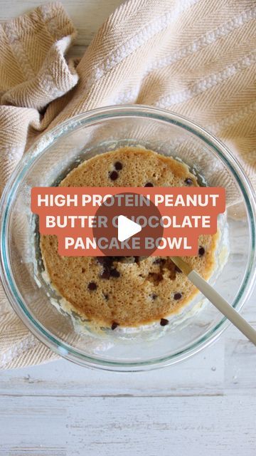 Camille | high protein dinners on Instagram: "PEANUT BUTTER CHOCOLATE PANCAKE BOWL (470 calories | 48g protein)✨Full recipe below!   Ingredients:  -½ cup protein pancake mix (I used @kodiakcakes)  -½ cup milk (I used @fairlife)  -1 scoop vanilla protein powder (I used @equipfoods)  -1 tbsp peanut butter powder (I used @pbfit)  -1 tbsp chocolate chips   Instructions:  -Whisk ll ingredients (but chocolate chips together) in a microwave-safe bowl. Fold in chocolate chips.  -Microwave for 2 minutes and enjoy!   Follow @camille_inthekitchen for more!   #highprotein #highproteinrecipe #healthyrecipe #healthyfood #lowcalorie #dinnerideas #lowcaloriehighprotein #lowcarbhighprotein #highproteinbreakfast #virlapancakaebowl #pancakebowl #breakfastinspo #chocolatepeanutbutter" High Protein Pancake Bowl, Pancake Bowl, Protein Dinners, Chocolate Pancake, High Protein Peanut Butter, High Protein Pancakes, Butter Powder, Protein Pancake Mix, High Protein Dinner