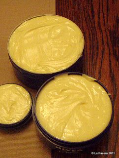 Tales from Toriello: Home-made hand cream with beeswax Homemade Manwich, Beeswax Recipes, Lavender Hand Cream, Honey Diy, Cold Brew Coffee Maker, Natural Healing Remedies, Cold Cream, Organic Soap, Skin Care Recipes