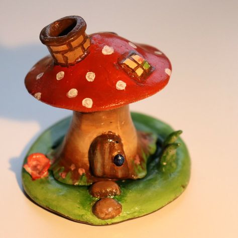 Clay Art Aesthetic Sculptures, Mushroom House Ceramic, Biscuit Aesthetic Art, Sculpture Clay Ideas, Cute Clay Art Ideas, Cute Clay Sculptures, Clay Incense Holder, Clay Incense, Clay Things