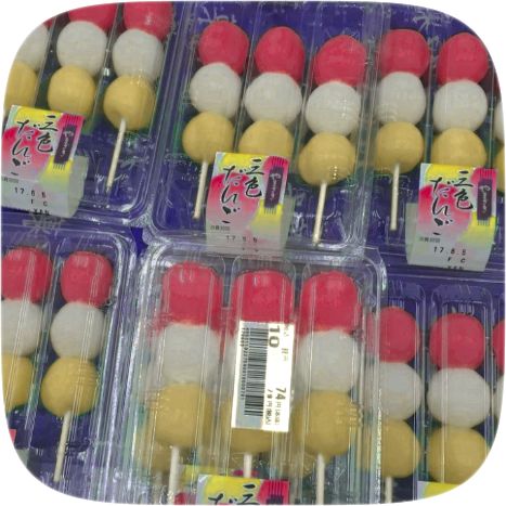 Mitarashi Dango, Sticky Rice Cake, Cute Snacks, Japan Aesthetic, Japanese Snacks, Japanese Sweets, Kawaii Food, Japanese Aesthetic, Japan Food