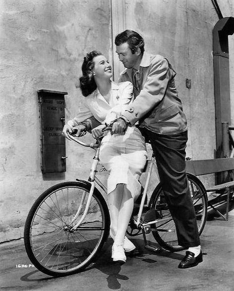 Photos Of Famous People, Hayley Mills, 50s Aesthetic, James Caan, Bike Couple, Jimmy Stewart, Old Fashioned Love, Bike Pictures, James Stewart