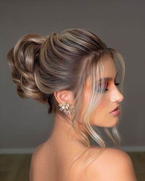 Vintage Bridal Hairstyles, Wedding Hairstyles Boho, Bridal Hairdos, Classic Bridal Hair, Modern Bridal Hairstyles, Curly Bridal Hair, Wedding Hair Bridal, Sanggul Modern, Wedding Hairstyle Ideas