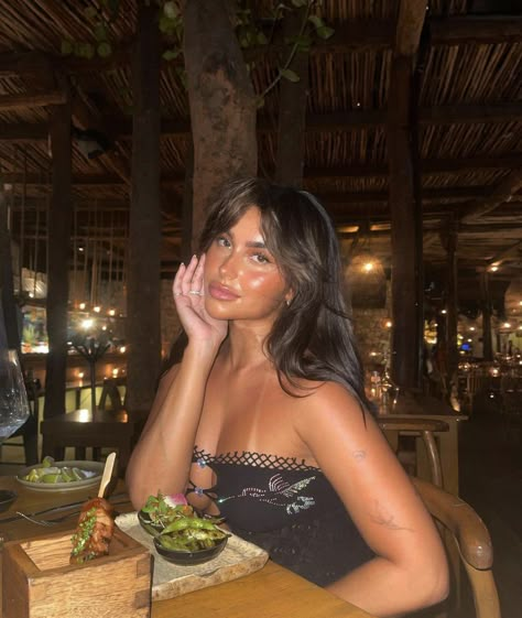 Miami Pictures, The Maddest Obsession, Maddest Obsession, Claudia Tihan, Restaurant Pictures, Miami Photos, Digital Pics, Summer Picture Poses, Restaurant Photos