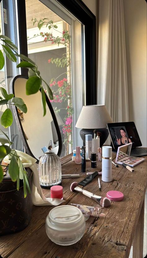 Makeup Area, Design Makeup, Get Ready With Me, Makeup Table, Fashion Life, Dream Apartment, Room Ideas Bedroom, Room Aesthetic, Dream Bedroom