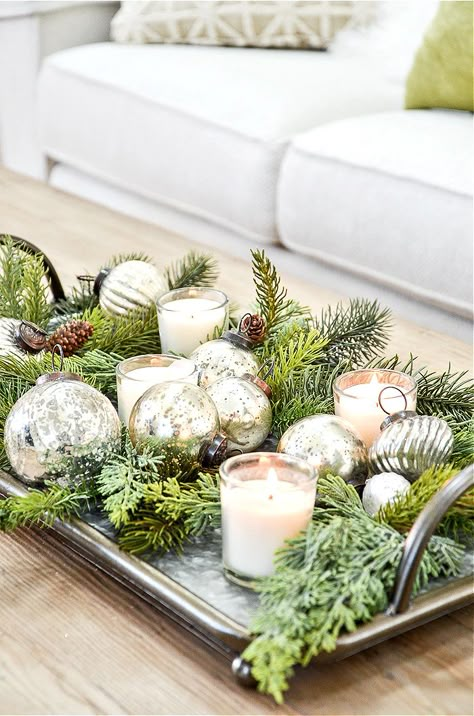 Here are 8 super easy and so pretty Christmas arrangements you can make in 15 minutes or less. And most can be made with what you already have. Christmas Color Palette, Faux Christmas, Christmas Vignettes, Kitsch Christmas, Christmas Greenery, Christmas Arrangements, Pretty Christmas, Christmas Trends, Christmas Mantels