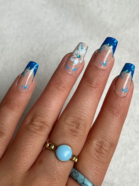 #nails #aesthetic #bluenails #summernails #nailsideas #tendance #cool #fashion Dark Blue Nails Summer, Azure Blue Nails, Navy Blue Summer Nails, Royal Blue Summer Nails, Blue Nails Flower, Blue Summer Nails, Royal Blue Nails, Dark Blue Nails, Navy Nails