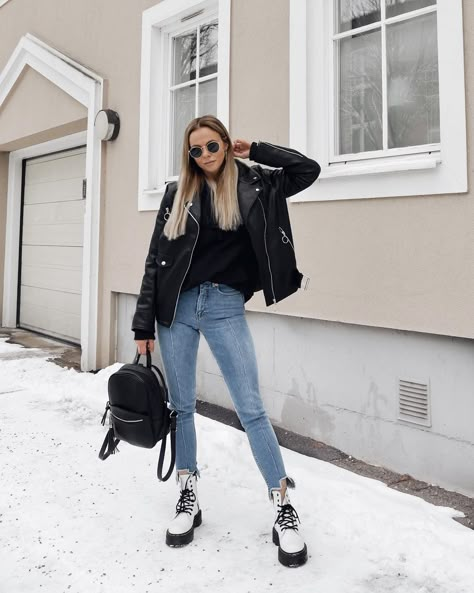 Instagram post by Karolin Andersson • Feb 5, 2019 at 3:40pm UTC White Combat Boots Outfit, Combat Boot Outfit, White Doc Martens, White Combat Boots, Outfit Botas, Dr Martens Outfit, Doc Martens Outfit, Trend Clothes, Doc Marten