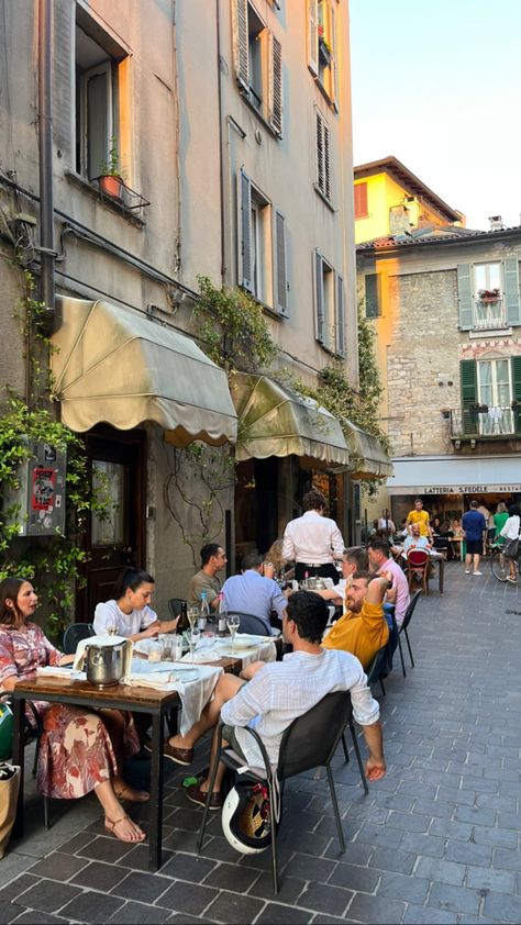 Italy Coffee Shop, Moroccan People, Tuscan Style Homes, Italy Coffee, Pretty Views, Outdoor Cafe, People Watching, Tuscan Style, Cityscape Photos