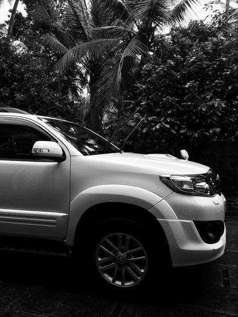 Fortuner Toyota Wallpapers Hd, Fortuner Toyota Wallpapers Hd Black, Fortuner Legender, Fortuner Toyota, Boys Covering Face, Luxury Car Photos, Vw Art, Blur Photography, Toyota Car