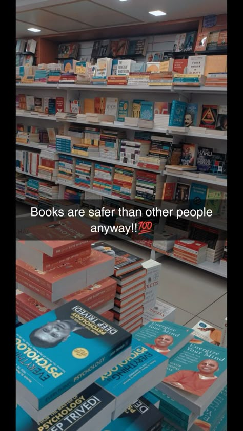 First Day Of College Snap Ideas, Sarcastic Snap Streaks, Book Snaps Ideas, Book Snap Streaks, Random Snap Ideas, Study Time Snap, Exam Time Dp, Snaps Streaks, Snapstreak Ideas