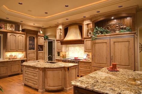 2000s Kitchen, Large Luxury Kitchen, Ornate Kitchen, Luxurious Kitchen Design, Craftsman Style Kitchen, Luxury Kitchen Cabinets, Decorating Above Kitchen Cabinets, Above Kitchen Cabinets, Custom Kitchens Design