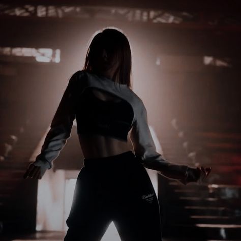 Kpop Dancers Aesthetic, Dance Training Aesthetic, Hiphop Dancer Aesthetic, Dancer Girl Aesthetic, Dance Pictures Aesthetic, Danse Aesthetic, Dancer Aesthetic Hip Hop, Dance Aesthetic Hip Hop, Amber Taylor