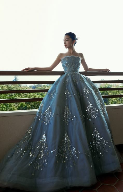 Modern Day Ball Gowns, Blue Debut Gown, Extravagant Ball Gowns, Blue Ball Gown Fairytale, Royal Ball Gowns, Look Gatsby, Dresses Gala, Debut Gowns, Beautiful Ball Gowns