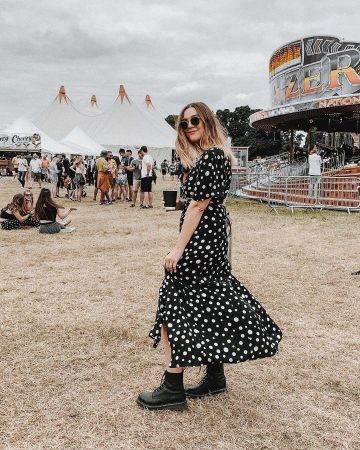 Dr Martens Black Boots, Maxi Dress Outfit Summer, Personal Style Types, Doctor Dress, Wardrobe Sets, Maxi Dress Outfit, Fall Capsule Wardrobe, Street Style Winter, Sunday Afternoon