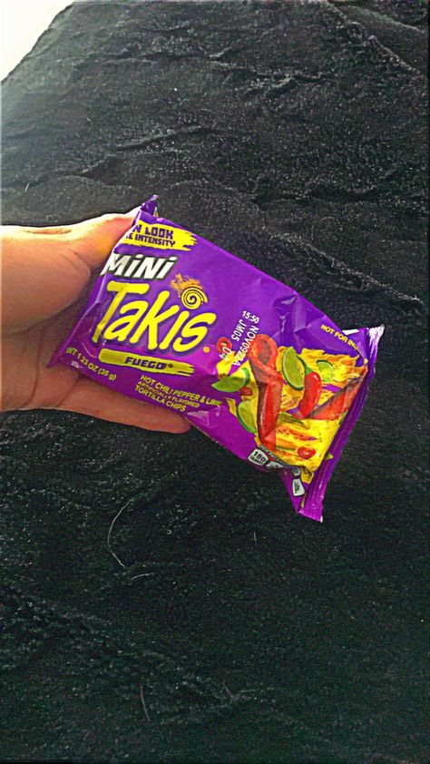 Takis fuego ❣️❤️‍🔥 Takis Chips Aesthetic, Hello Kitty Eating, Blue Takis, Takis Chips, Hot Snacks, Hello Kitty Pfp, Kitty Pfp, Junk Food Snacks, Spicy Food