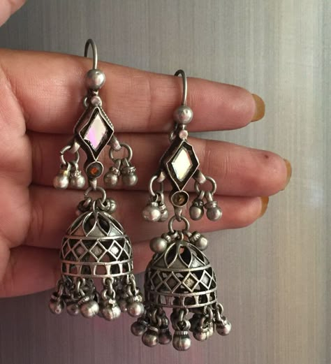 Stylish Jewelry Accessories, Trendy Silver Jewelry, Deco Chandelier, Pretty Jewelry Necklaces, Pearl Jewelry Design, Junk Jewelry, Fancy Jewellery Designs, Earrings Indian, Art Deco Chandelier