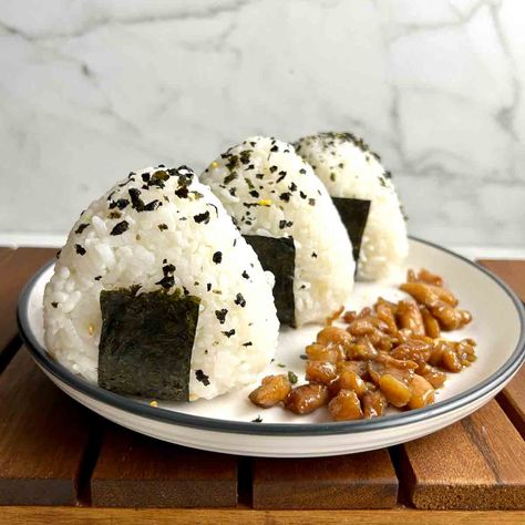 Chicken Onigiri Onigiri Chicken, Chicken Onigiri, Onigiri Recipe, Cup Of Rice, Steamed Buns, Chicken Marinades, Sushi Rice, Boneless Skinless Chicken, Teriyaki Sauce