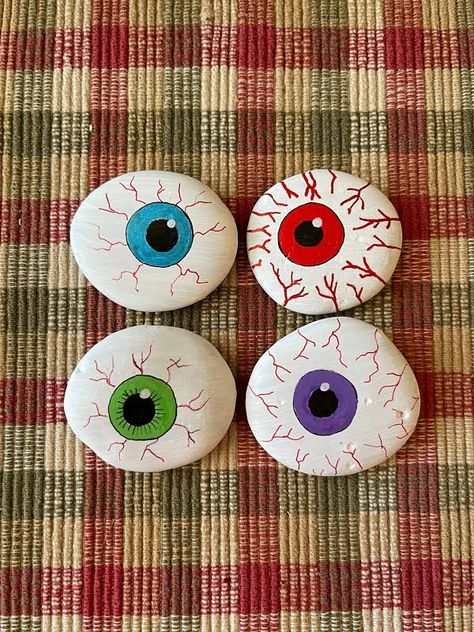 Eyeball Rock Painting, Painted Rocks Halloween, Painted Rocks Ideas Creative, Hand Painted Rocks Ideas, Small Rock Painting Ideas, Small Painted Rocks, Halloween Rock Painting Ideas, Halloween Painted Rocks, Festival Paint