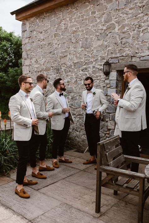 Beach Wedding Groom, Summer Wedding Suits, Wedding Groomsmen Attire, Mens Wedding Attire, Groom Wedding Attire, Groomsmen Outfits, Festival Bride, Groom And Groomsmen Attire, Wedding Suits Groom