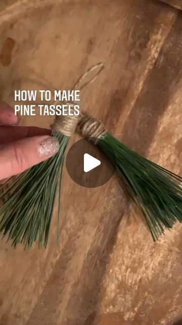 39 likes, 10 comments - osolee on November 28, 2020: "How to make a pine needle tassel. #holidaydecor #handmadewithlove #natural #wintergreens #design". How To Dry Pine Needles, Pine Needle Wreath, Pine Needle Christmas Ornaments, Pine Needle Weaving, Yule Decor, Floral Mechanics, Pine Needle Crafts, Fall Leaf Decor, Tassel Ornament