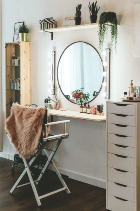 32 Stylish Home Makeup Room Ideas That All Women Must Have | Home Design And Interior Diy Storage Space, Built In Dressing Table, Makeup Room Diy, Diy Makeup Storage, Desain Pantry, Makeup Room Decor, Diy Vanity, Vanity Room, Makeup Rooms