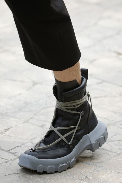 Motif Soutache, Chiko Shoes, Milan Men's Fashion Week, Futuristic Shoes, Mode Shoes, Ugly Shoes, Shoe Design Sketches, Rick Owens Men, Shoes Spring