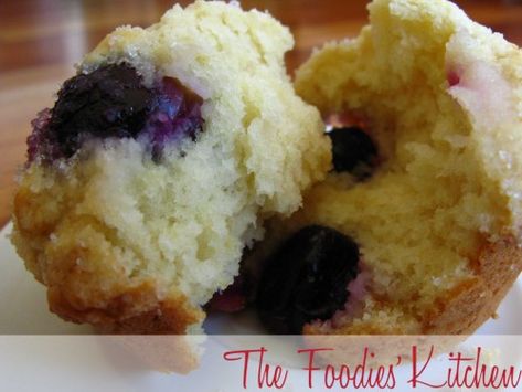 Grape Muffin Recipes, Grape Leaves Recipe, Easy Blueberry Muffins, Best Blueberry Muffins, Grape Recipes, Berry Muffins, Muffin Recipes Blueberry, Baking Muffins, Blueberry Muffins