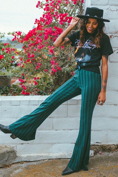 Candelabra Vintage, Striped Flare Pants, Indie Clothes, 70s Inspired Fashion, Looks Country, 70s Outfits, Flare Pant, Thrift Fashion, Indie Outfits