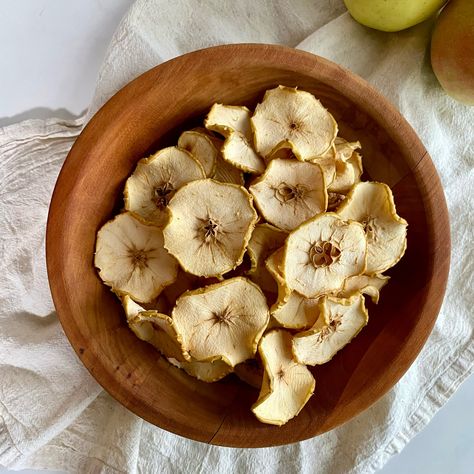 🍏 These crispy Dried Apple Chips are super easy to make with just 1 ingredient - apples - for a healthy fall snack! Here’s how you do it: Use a mandoline, food processor or knife to thinly slice washed apples. Line a sheet pan with parchment paper and arrange the sliced apples in a single layer. Bake at 200 for 3 1/2 hours, then turn off the oven and allow the apples to cool completely as the oven cools. Store the apples in an airtight container for up to a week. Bonus: these apples are al... Dried Apple Chips, Healthy Fall Snacks, Sliced Apples, Apple Chips, Fall Snacks, Healthy Fall, Apple Slices, Food Processor, Parchment Paper